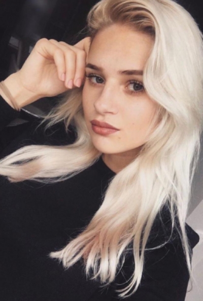 Bella - Palm Springs Party Stripper for Golf Caddy Events, Pool Parties, Poker Nights, Bachelor Parties, and Guys Night Out